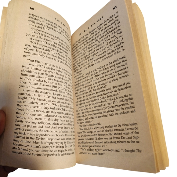 The DaVinci Code by Dan Brown - Picture 4 of 6